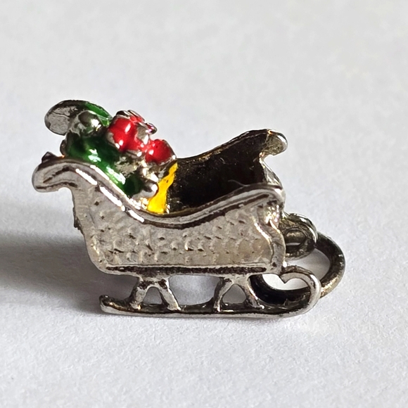 Vintage Santa Sleigh charm with gifts Christmas enamel pendant silver tone - Picture 1 of 10